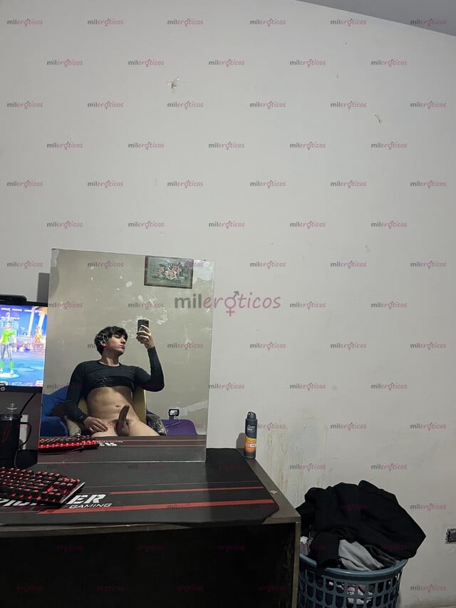 FOTOS DE SOY UN CHICO DE 20 AÑOS, MIDO 1.81 M Y TENGO 18 CM DE PURA PASIÓN.