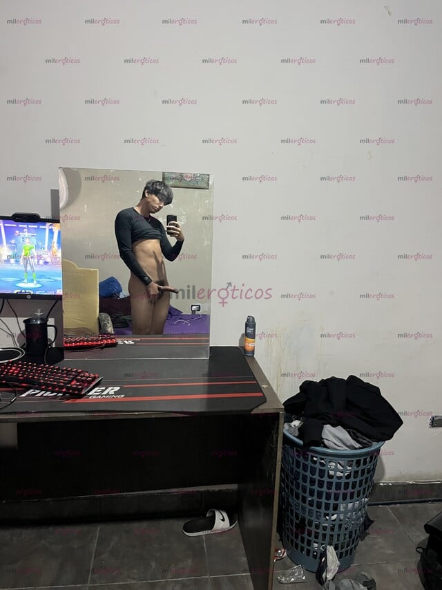 FOTOS DE SOY UN CHICO DE 20 AÑOS, MIDO 1.81 M Y TENGO 18 CM DE PURA PASIÓN.