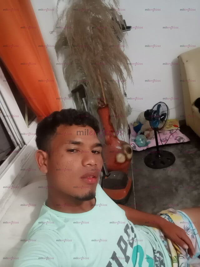 FOTOS DE CHICO LATINO VERSÁTIL BUENAS VERGA Y CULO