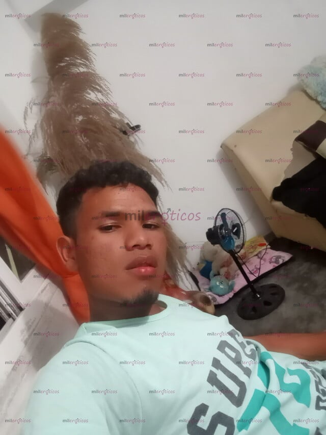 FOTOS DE CHICO LATINO VERSÁTIL BUENAS VERGA Y CULO