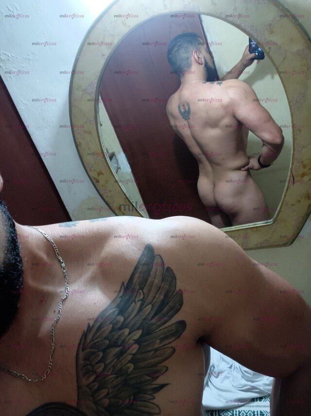 FOTOS DE CHICO TATUADO DISPONIBLE PARA PASAR UN RATO RICO Y HACERTE COMPLACER