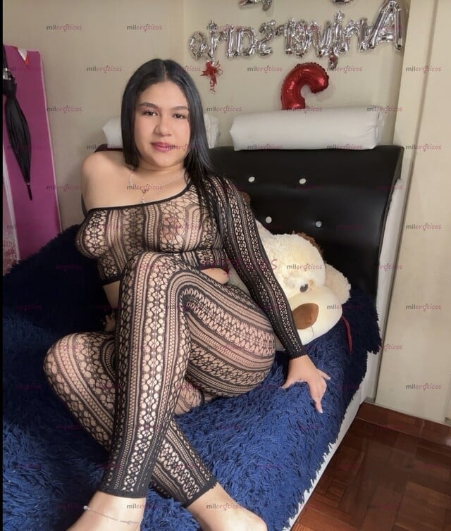 FOTOS DE NIÑA BIEN CALIENTE EN LA CAMA DISFRUTA DE MI SERVICIO
