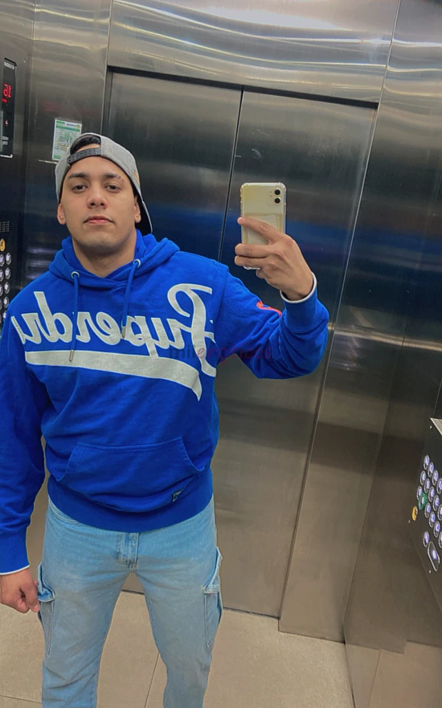 Hola soy jhoan un joven latino de 25 anos de edad varonil y discretohigenico reservado nuevo en la ciudad de paquete full ereccion y amante del bueh s...