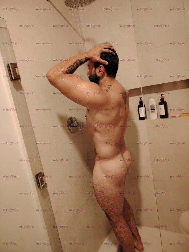 FOTOS DE GUAPO TATUADO Y ALTO DISPONIBLE PARA HACERTE COMPLACER DISFRUTA UN RICO MOMENTO