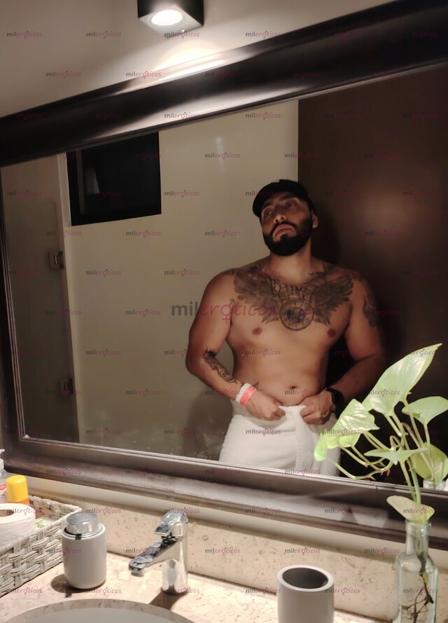 FOTOS DE CHICO TATUADO DISPONIBLE PARA PASAR UN RATO RICO Y HACERTE COMPLACER