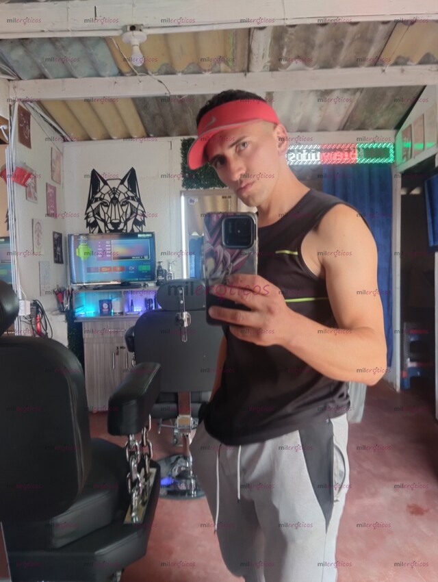 FOTOS DE JOVEN ATLÉTICO.INTELIGENTE .CULTO . CHISTOSO .22CM