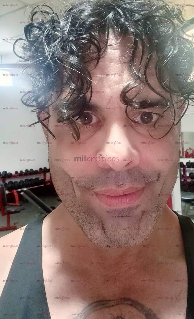 FOTOS DE IMPONENTE HOMBRE MACHO, MUY GUAPO. ROSTRO, CUERPO Y BUENA VERGA