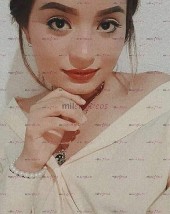 FOTOS DE ME LLAMO LUNA TENGO 23 AÑOS CABELLO OSCURO MORENA CLARA