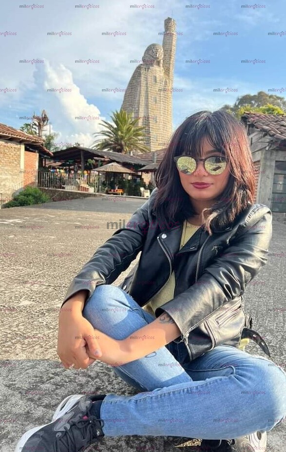 FOTOS DE ME LLAMO LUNA TENGO 23 AÑOS CABELLO OSCURO MORENA CLARA