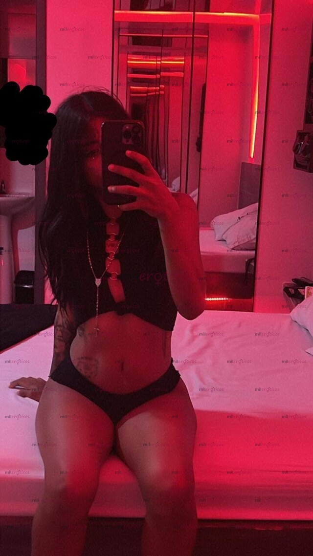 FOTOS DE SOY TATIANA UNA LINDA CHICA MORENITA JOVENCITA RICA ESTÁ LLOVIENDO