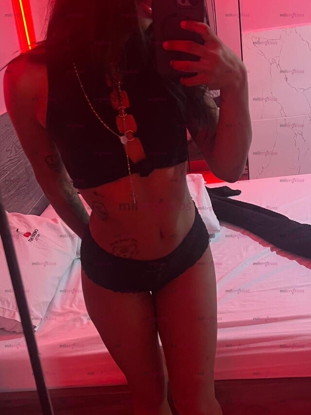 FOTOS DE SOY TATIANA UNA LINDA CHICA MORENITA JOVENCITA RICA ESTÁ LLOVIENDO