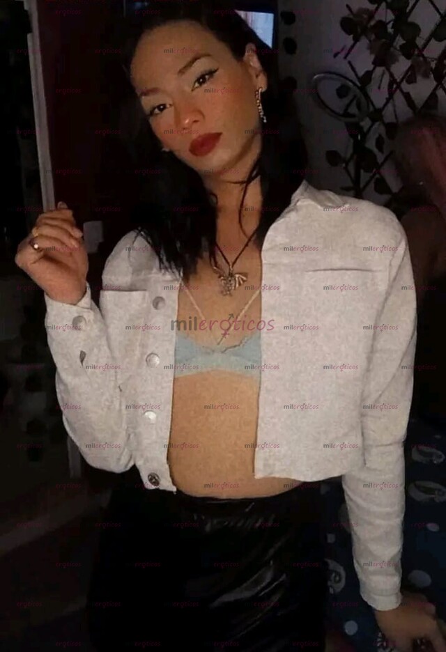 FOTOS DE CHICA TRANS DE OJOS NEGROS ADICTA AL SEXO COCHINO