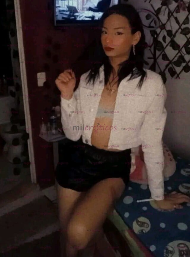 FOTOS DE CHICA TRANS DE OJOS NEGROS ADICTA AL SEXO COCHINO