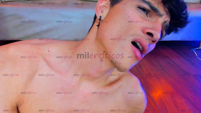 FOTOS DE JOVENCITO CON GRAN VERGA Y CHORROS DE LECHE DULCE