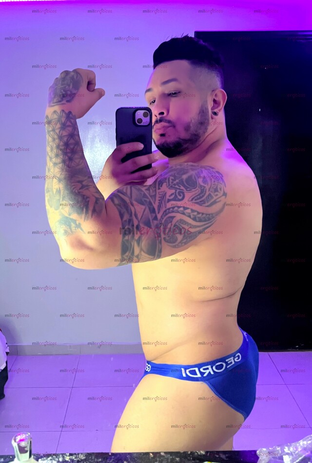 FOTOS DE SERVICIO PLACENTERO. MASCULINO SERIO Y COMPLACIENTE