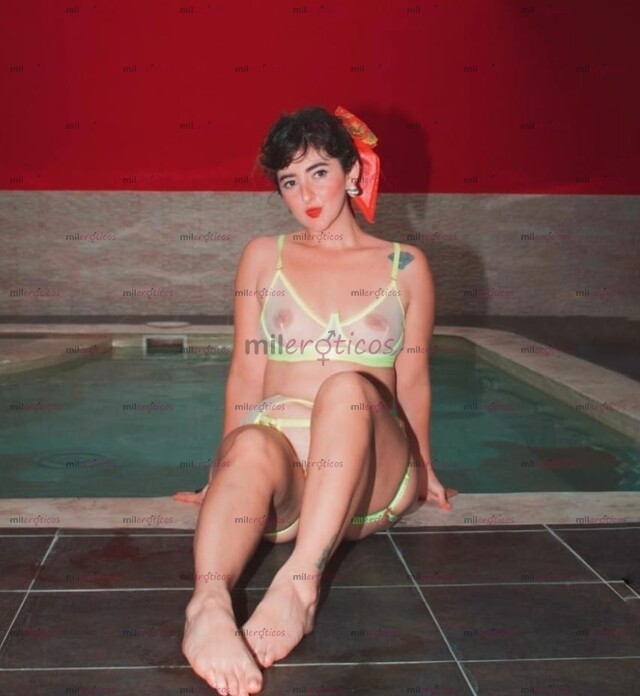 FOTOS DE PUTITA COLOMBIANA CON MANOS DE SEDA, LISTA PARA PORTARSE MAL