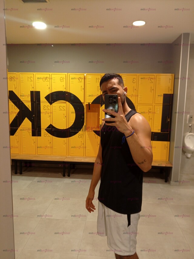 FOTOS DE NUEVO, CHICO SIMPÁTICO, ESBELTO VELLUDO COMPLACIENTE