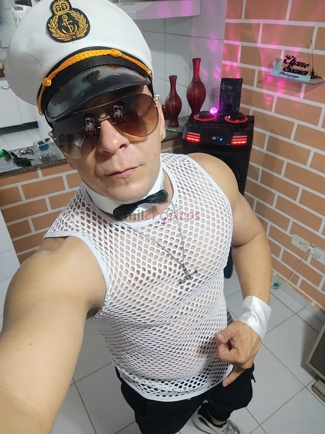 Min chamo pedro um jovem de 34 anos corpo atletico malhado danco faco performance gogoboy versatil os meus servicos mim dedico o maximo para que pese...