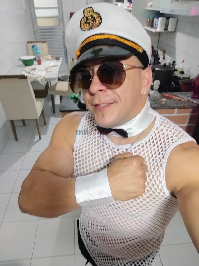 Min chamo pedro um jovem de 34 anos corpo atletico malhado danco faco performance gogoboy versatil os meus servicos mim dedico o maximo para que pese...