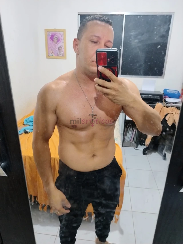 Min chamo pedro um jovem de 34 anos corpo atletico malhado danco faco performance gogoboy versatil os meus servicos mim dedico o maximo para que pese...