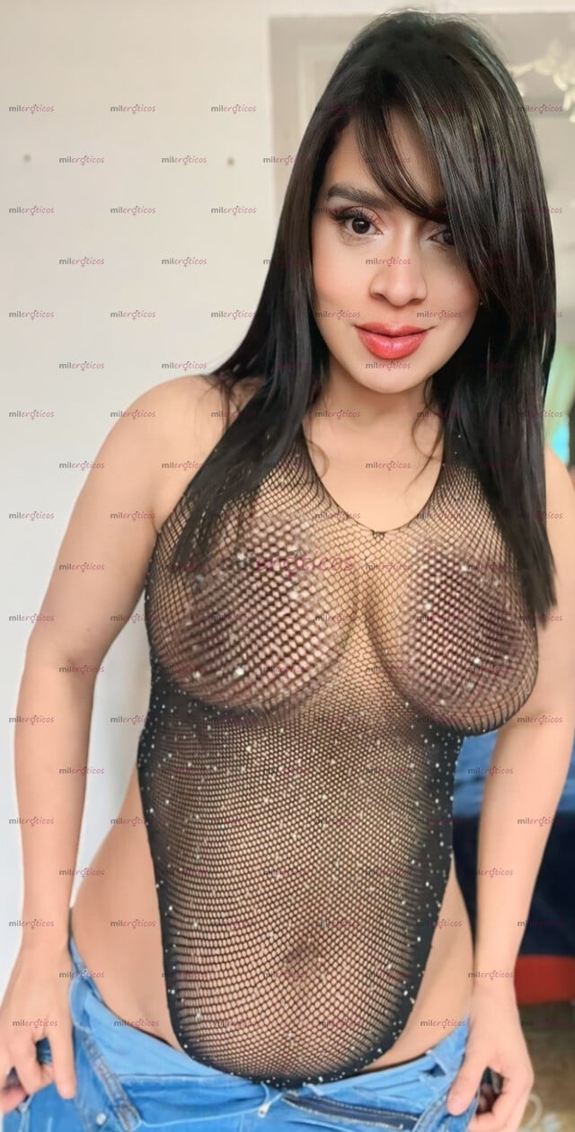 FOTOS DE HERMOSA SANTANDEREANA, ESTRECHITA Y BUENA MAMADORA