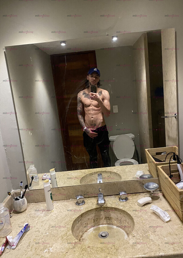 FOTOS DE EXTRANJERO DOTADO 23CM REAL, PUEDES MEDIRLA!