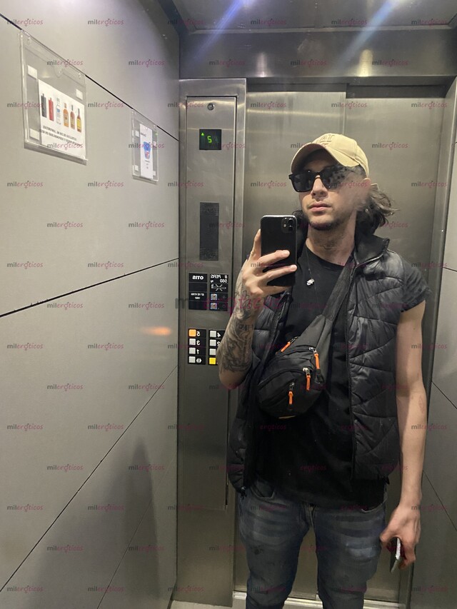 FOTOS DE EXTRANJERO DOTADO 23CM REAL, PUEDES MEDIRLA!