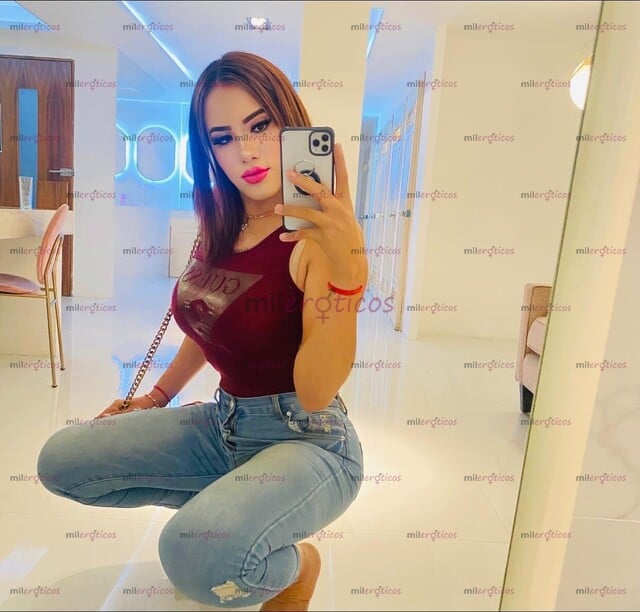 FOTOS DE JOVEN Y SÚPER CALIENTE TRANSEXUAL CON BUENA VERGA Y ARTA LECHE
