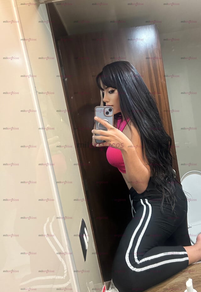 FOTOS DE JOVEN Y SÚPER CALIENTE TRANSEXUAL CON BUENA VERGA Y ARTA LECHE