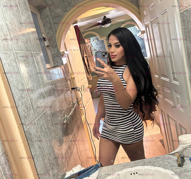 FOTOS DE JOVEN Y SÚPER CALIENTE TRANSEXUAL CON BUENA VERGA Y ARTA LECHE