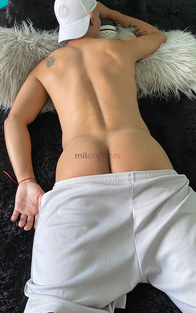 Hola soy sebas dotado lechero con 19 cm para hacerte gozar el servicio incluye trato de novios caricias morbo sexo oral penetracion adicionales trios...