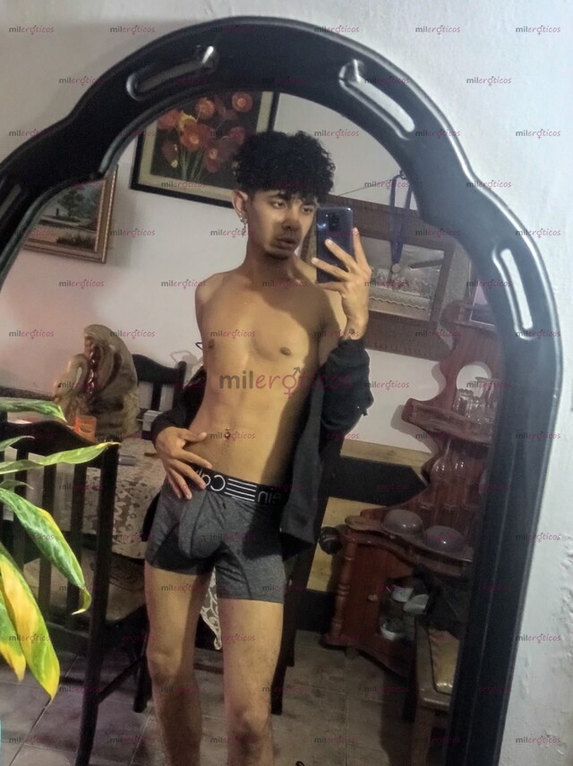 FOTOS DE VERSÁTIL 21CM DE VERGA COMPLACIENTE Y MUY CALIENTE