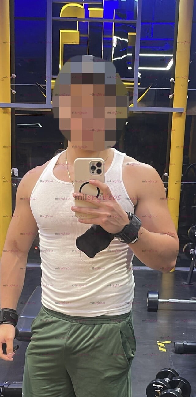 FOTOS DE JOVEN MASAJISTA FITNESS , ¡RELÁJATE CON UN MASAJE! CUENTO CON SPA