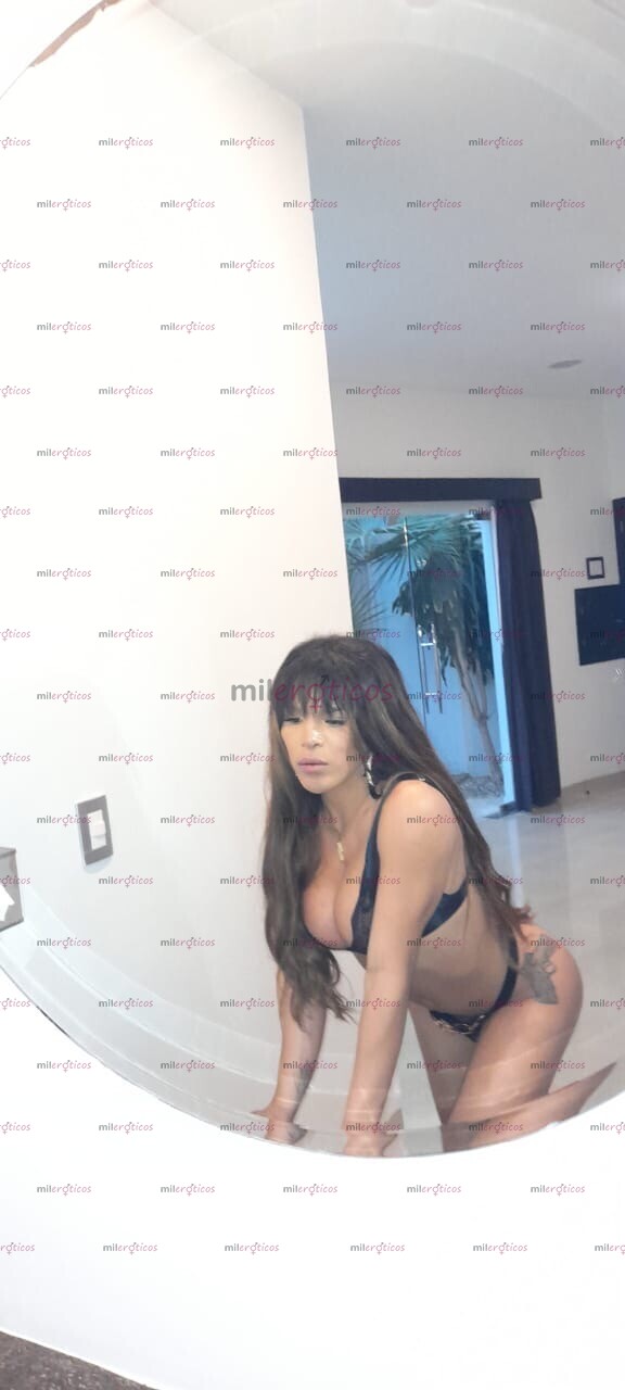 FOTOS DE HERMOSA LATINA DOBLE ENCANTO SIN TE GUSTA LA LLUVIA MARCAME