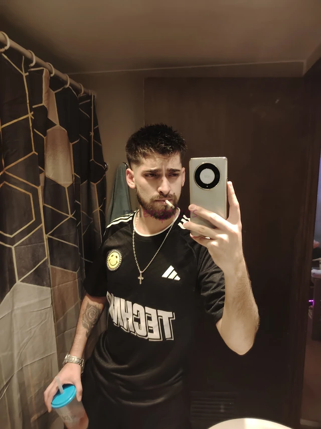 Chico varonil 25 anos chileno act con lugar 24 horasdiscreto simpatico morbos y fiestero cuanto con disponibilidad y buena ubicacion a pasos del metro...