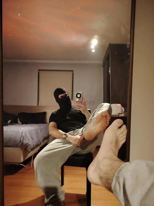 Chico varonil 25 anos chileno act con lugar 24 horasdiscreto simpatico morbos y fiestero cuanto con disponibilidad y buena ubicacion a pasos del metro...