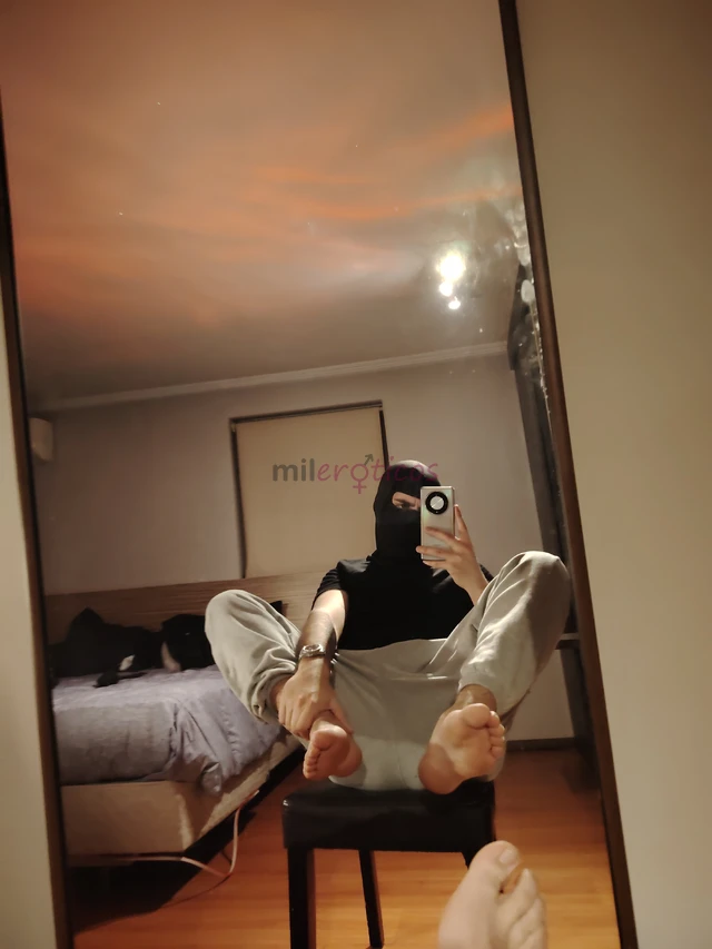 Chico varonil 25 anos chileno act con lugar 24 horasdiscreto simpatico morbos y fiestero cuanto con disponibilidad y buena ubicacion a pasos del metro...