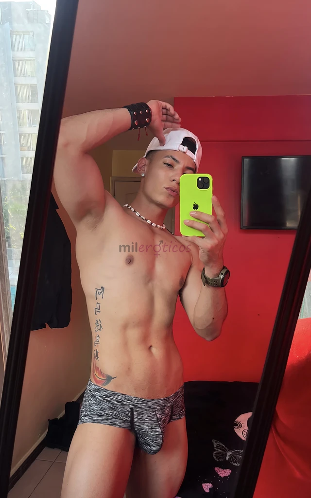 Hola soy sebas dotado lechero con 19 cm para hacerte gozar el servicio incluye trato de novios caricias morbo sexo oral penetracion adicionales trios...