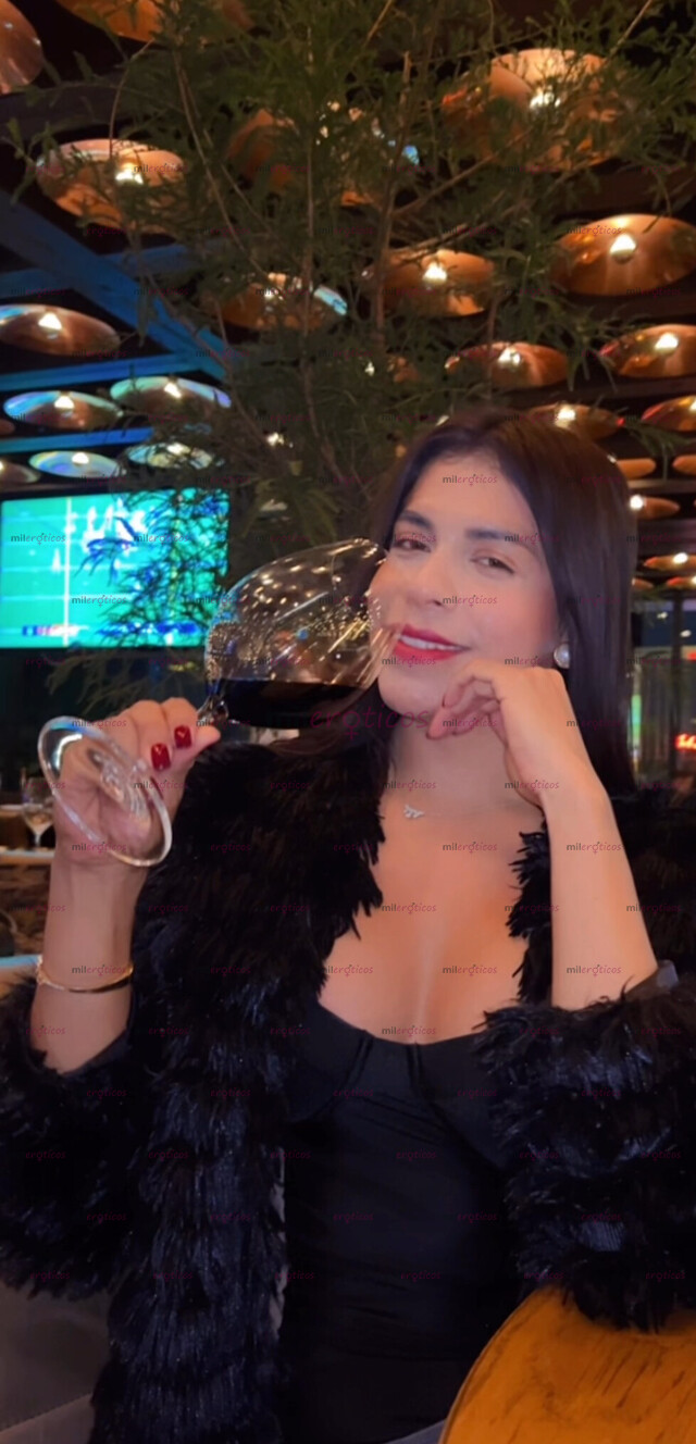 FOTOS DE HERMOSA PRINCESA TETONA CACHONDA DISPUESTA A TODO