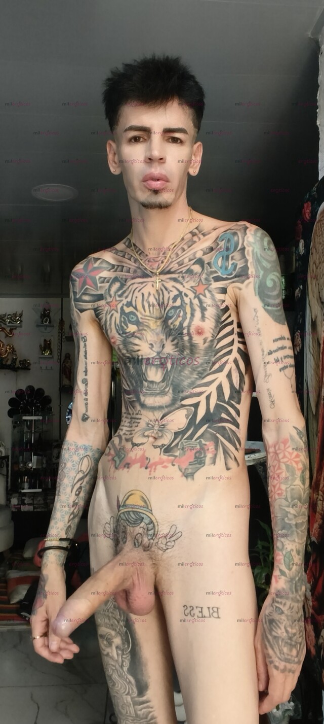 FOTOS DE TATUADO BLANCO FLACO SERIO RESERVADO LECHERO