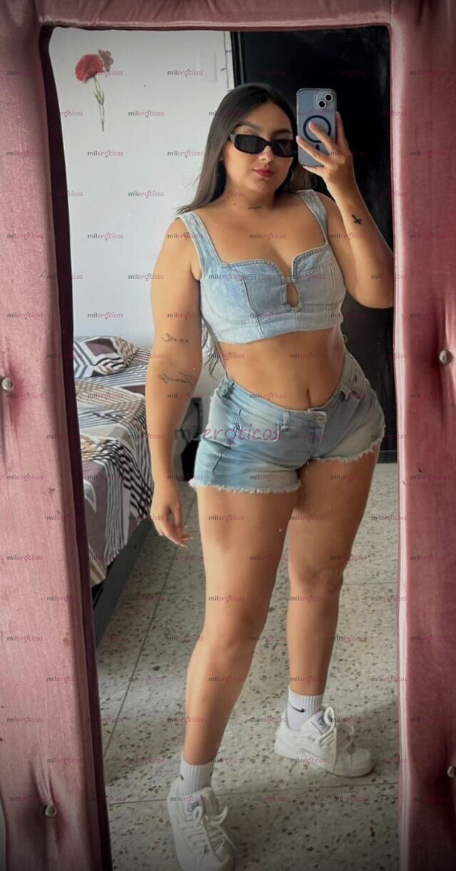 FOTOS DE HERMOSA COLOMBIANA GRANDE CUERPO NATURAL EXELENTE SERVICIO CON SITIO