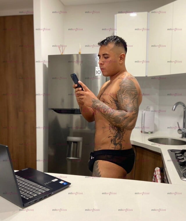 FOTOS DE SOY ANDRES VARONIL Y MORBOSO CON GANAS DE HUNDIRLO
