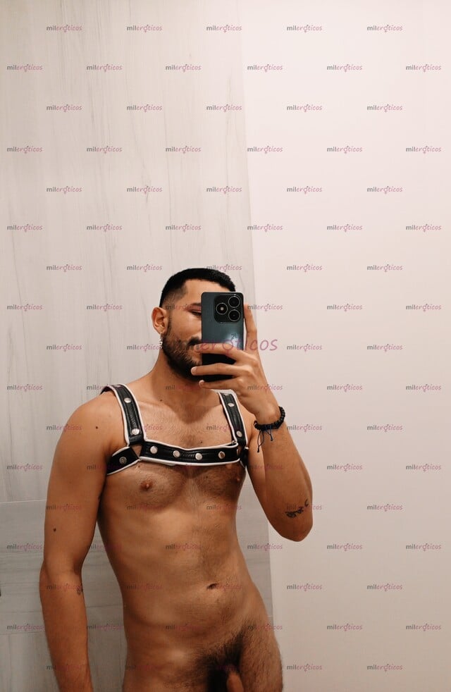 FOTOS DE JOVEN CALEÑO, ESBELTO ,VELLUDO Y MUY VARONIL.