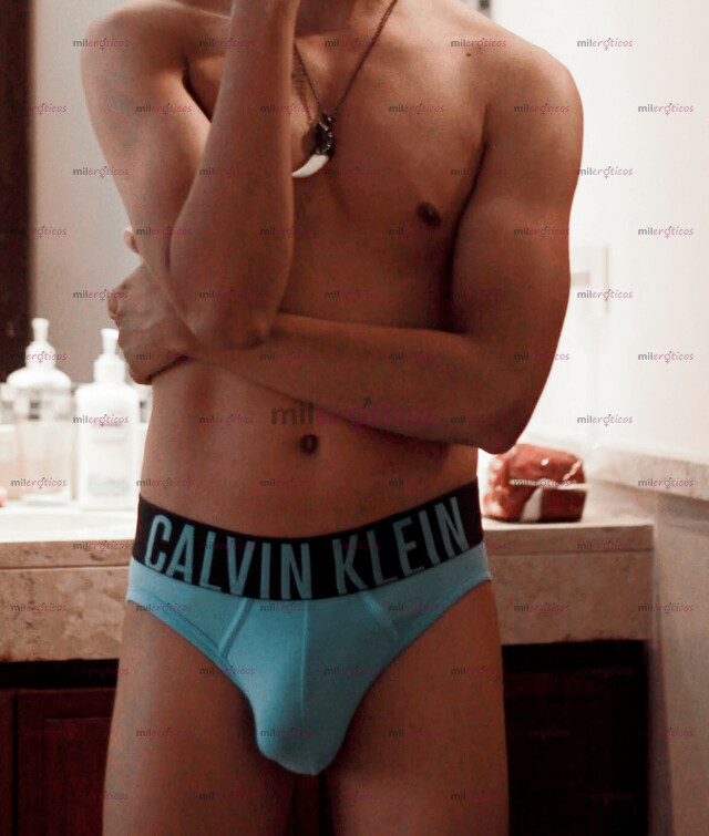 FOTOS DE BISEXUAL STUD 9 IN TOOL VERSATILE SLIM AND ATHLETIC