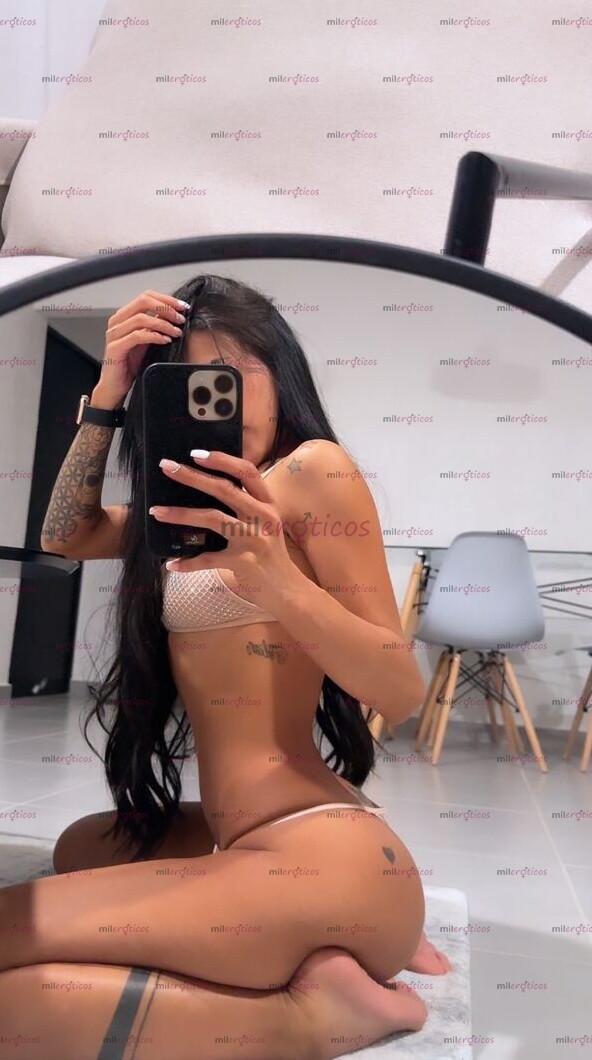 FOTOS DE FLAQUITA PETTIT CON DELICIOSOS PECHOS PARA HACERTE UNA RUSA