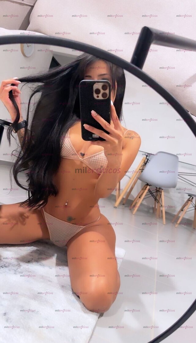 FOTOS DE FLAQUITA PETTIT CON DELICIOSOS PECHOS PARA HACERTE UNA RUSA