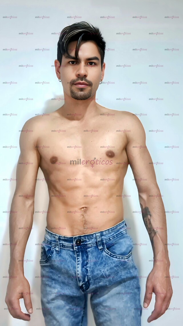 FOTOS DE JOVEN SEXY ENCANTADOR ARDIENTE APASIONADO