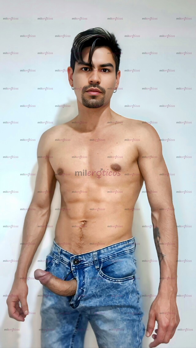 FOTOS DE JOVEN SEXY ENCANTADOR ARDIENTE APASIONADO