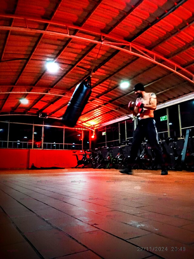 FOTOS DE HETERO MUY BUEN TRATO CON LAS DAMAS VERDADERO SIXPACK