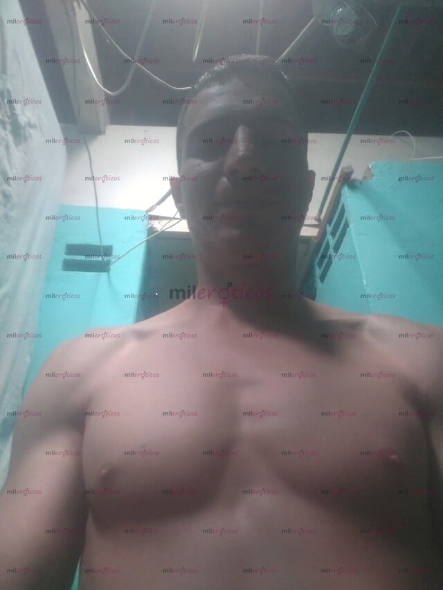 FOTOS DE DISPONIBLE MACHO EN LA CAMA DOMINANTE DISFRUTEMOS DE BUEN SEXO ESCRÍBEME